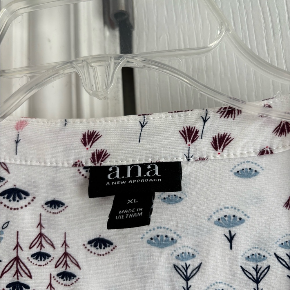 a.n.a White Floral Button Down Shirt - Picture 2 of 3